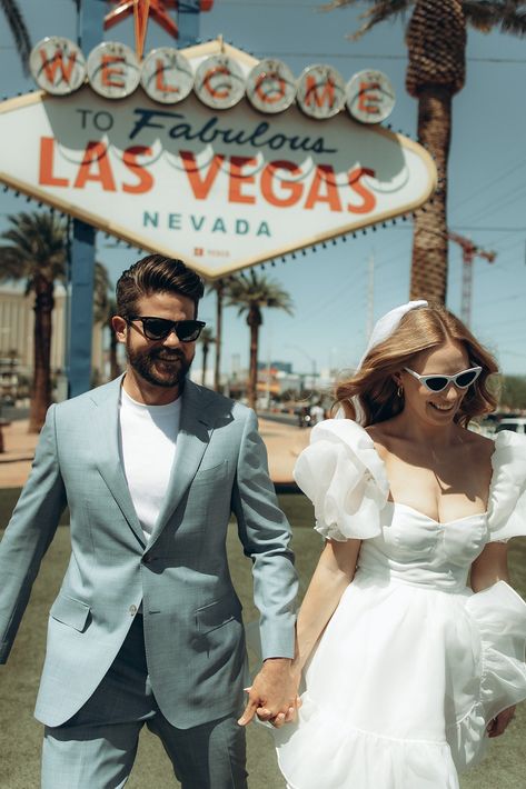 AN ELOPEMENT-STYLE ENGAGEMENT PHOTOSHOOT IN VEGAS Trashy Vegas Wedding Outfit, Wedding Dresses Vegas Style, Vegas Themed Engagement Photos, Vegas Elopement Dress Plus Size, Vegas Wedding Outfit Ideas, Vegas Wedding Vintage, Bonnaroo Wedding, Vegas Wedding Pictures, Old Vegas Wedding