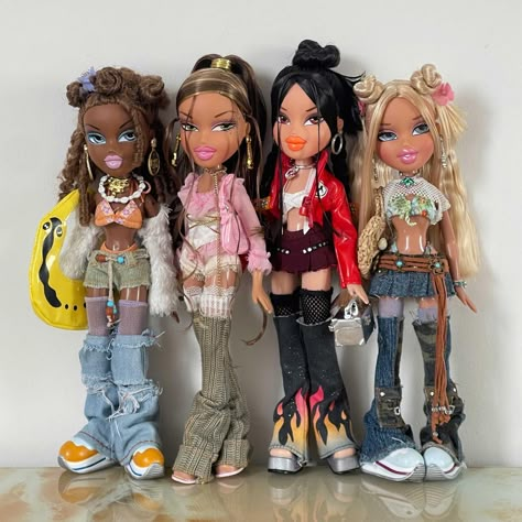 FF if they were pop girls in the coco & clair clair verse #bratz #formalfunk | Instagram Christmas Bratz Dolls, Bratz Doll Outfits Summer, Bratz Dolls Aesthetic Outfits, Bratz Doll Outfits Inspiration, Brats Doll Outfits, Bratz Aesthetic Outfit, Bratz Core, Bratz Party, Bratz Dolls Aesthetic