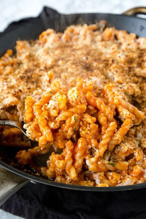 Chicken Parmesan Pasta Skillet is a dinner everyone can agree on. All the tastes of the classic dish in one pan! Ground Chicken Recipes For Dinner Casseroles, Pasta Skillet, Skillet Pasta, Chicken Parmesan Pasta, Ground Chicken Recipes, Skillet Dinners, Parmesan Pasta, Pan Meals, Italian Chicken