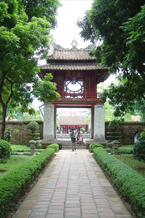 Image of the front entrance gate to the Temple of Literature in Hanoi, Vietnam. Temple Of Literature Hanoi, Travelling Asia, Vietnam Hanoi, Art Van, Hanoi Vietnam, Vietnam Travel, The Temple, Hanoi, Asia Travel