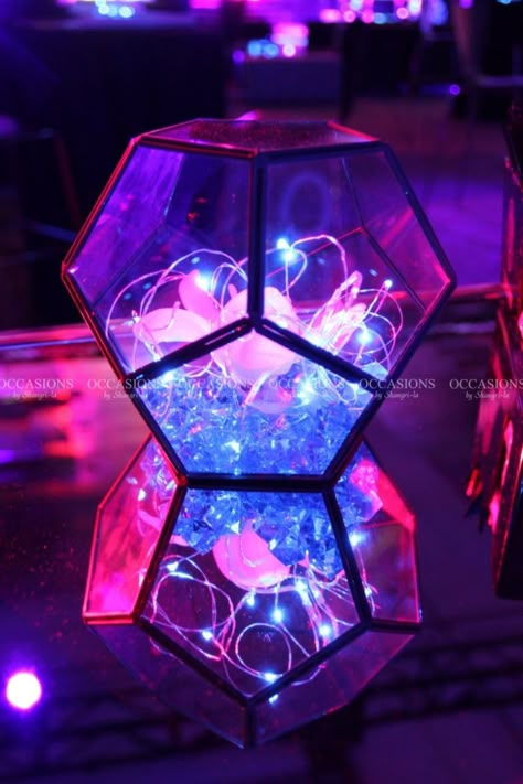 Galaxy Themed Wedding Flowers, Elegant Space Theme Party, Cyberpunk Wedding Theme, Celestial Table Centerpiece, Galaxy Wedding Decor, Purple And Blue Wedding Theme, Galaxy Themed Wedding, Astrology Party, Futuristic Party