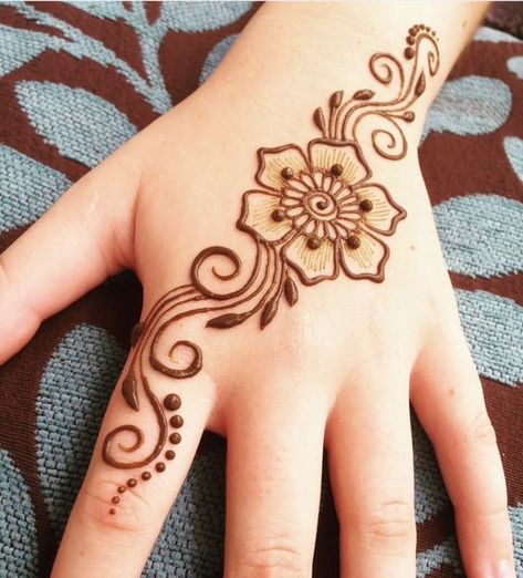 Henna Motive, Unique Mehndi Design, Small Henna Designs, Henna Flower Designs, Inai Pengantin, Small Henna, Henna Inspired Tattoos, Henna Designs For Kids, Tato Henna