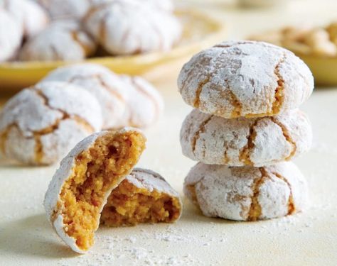 Soft Amaretti Cookies, Baking Without Butter, Italian Bake, Cookies Italian, Sweety Pie, Forgotten Cookies, Italian Sweets, Bar Desserts, Amaretti Cookies