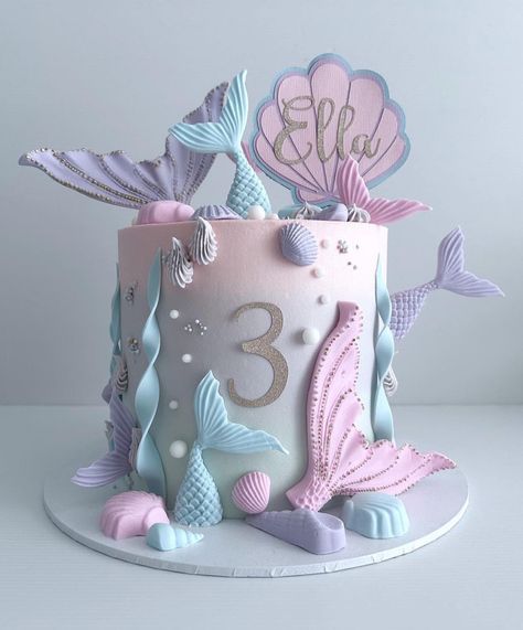 Mermaid Theme Party Cake, Sea Bday Theme, Mermaid Birthday Decoration Ideas, Mermaid Pastel Cake, Mermaid Party Cake Ideas, Mermaid Cake Aesthetic, Arial Princess Aesthetic, Chocolate Mermaid Cake, Birthday Cake 6th Girl