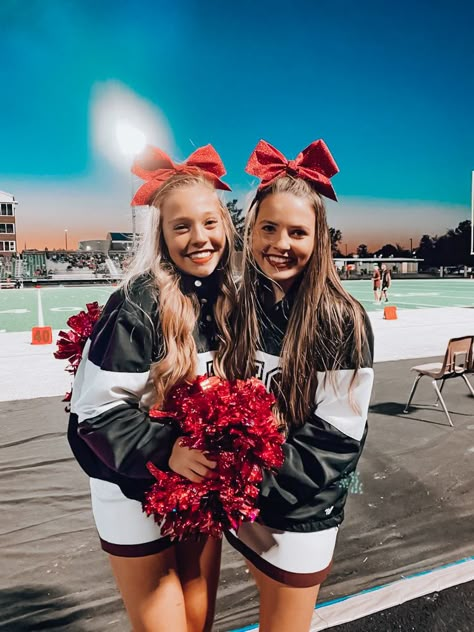 Cheer Uniform Aesthetic, Fnl Cheer Pictures, High School Cheerleader Aesthetic, Fnl Cheer, Cheer Photo Poses, Cheerleading Aesthetic, Cheerleader Aesthetic, Cute Couples Football, Cheerleading Pics