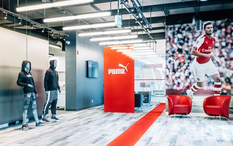 Puma Showroom, Store Interior Design, Puma Store, Airport Design, Storefront Design, Sport Shop, Puma Shop, Showroom Interior Design, Media Wall