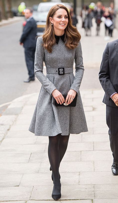 Kate Middleton with the queen Kate Middleton Stil, Vévodkyně Kate, Kate Middleton Style Outfits, Düşes Kate, Kate Middleton News, Looks Kate Middleton, Kate Middleton Dress, Kate Middleton Outfits, Princess Kate Middleton