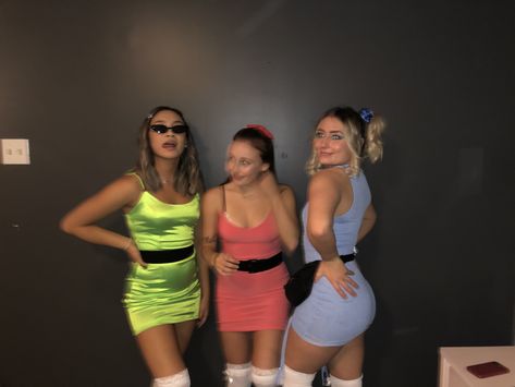 Powder Puff Halloween Costumes, Hot Halloween Trio Costumes, Halloween Costumes 3ppl, College Girl Group Halloween Costumes, Butter Cup Costume Power Puff, Power Puff Girls Costume Ideas, Halloween Costumes Going Out, Halloween Powerpuff Girls Costume, Duo And Trio Costumes