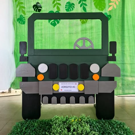 Jungle Safari Photo Booth, Zoo Decorations Diy, Safari Theme Party Adults, Jungle Theme Book Fair, Safari Birthday Backdrop, Jungle Theme Photo Booth, Safari Jeep Cardboard Diy, Diy Safari Decorations, Safari Photo Booth