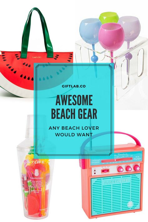 Vacation Basket Ideas, Best Beach Accessories, Beach Day Accessories, Beach Birthday Gift Ideas, Gifts For The Beach, Girls Beach Trip Gift Bag Ideas, Beach Day Set Up, Gifts For Beach Lovers, Beach Gifts For Women