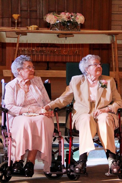 2 Women in Their 90s Marry After More Than 7 Decades Together How I Love Being A Woman, Wlw Marriage, Wlw Family, Sacred Marriage, David Burtka, Lesbian Weddings, Vintage Lesbian, Neil Patrick, Happy News