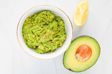 Easy Avocado Mash Avocado Mash Recipes, Mashed Avocado Recipes, Nutritionist Recipes, Avocado Mash, Classic Blt Sandwich, Quick Guacamole, Cottage Cheese Breakfast Bowl, Avocado Recipes Easy, Simple Avocado Toast