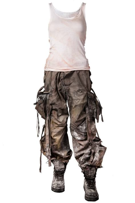 Distressing Costume for Post-Apocalyptic LARP Rogue Aesthetic Clothes, Apocalypse Aesthetic Clothes, Wasteland Outfit, Post Apocalyptic Outfit, Apocalypse Fashion, Post Apocalyptic Costume, Apocalyptic Clothing, Dystopian Fashion, Post Apocalyptic Fashion