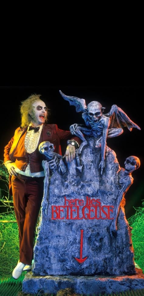 Betelgeuse Wallpaper, Beetlejuice Background Wallpapers, Beetlejuice Phone Wallpaper, Beetlejuice Movie Scene, Beetlejuice Lockscreen, Beetlejuice Pictures, Bettel Juice, Beetlejuice Wallpaper Iphone, Halloween Movie Wallpaper