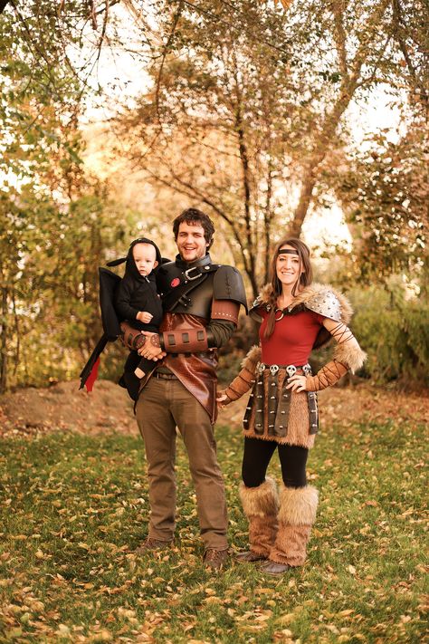 Woodland Costume Family, Hiccup And Astrid Costume Diy, Diy Hiccup Costume, Astrid Halloween Costume, How To Train Your Dragon Family Costume, How To Train Your Dragon Costumes, How To Train Your Dragon Couples Costume, Httyd Halloween Costumes, Hiccup And Astrid Halloween Costume