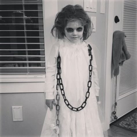 Child's ghost costume. Turtle neck, ripped white sheet, tulle, cheese cloth, fake chain, makeup and hairspray. Scary Ghost Halloween Costume, Creepy Ghost Costume, Ghost Makeup Kids, Kids Ghost Costume Girl, Scary Ghost Costume, Halloween Ghost Makeup, Ghost Costume Kids, Diy Halloween Costumes For Girls, Ghost Princess