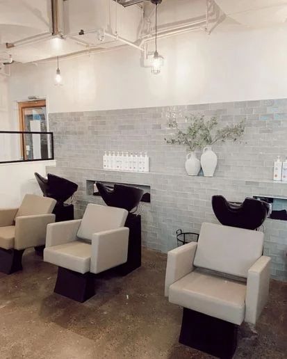 Salon And Spa Interior Design, Welcome 2023, Hair Salon Interior Design, Salon Interior Design Ideas, Nail Salon Equipment, Minerva Beauty, Salon Styling Chairs, Beauty Salon Furniture, Spa Interior Design