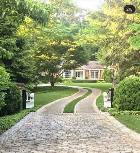 Pretty Driveways, Front Garden Ideas Driveway Entrance, Driveway Extension Ideas, Farm Bloxburg, Amazing Driveways, Luxury Driveway, Winding Driveway, Front Garden Ideas Driveway, Wooden Gates Driveway