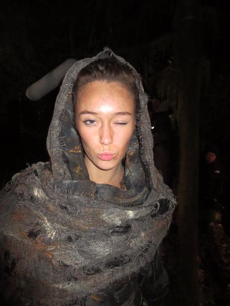 andrea on Twitter: "choose one alycia bts pic (the 100) https://t.co/BSsaasfh7I" Lexa Kom Trikru, Lexa E Clarke, Commander Lexa, The 100 Characters, Lexa Y Clarke, Alycia Jasmin Debnam Carey, Lexa The 100, Clarke And Lexa, Alycia Jasmin