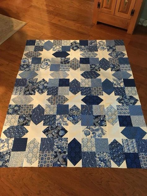 Maybe in red? Blue White Quilts, Blue Quilts Ideas, Blue And White Quilts, Blue Quilt Patterns, Charm Square Quilt, Charm Pack Quilts, Two Color Quilts, Red And White Quilts, Quilts Decor