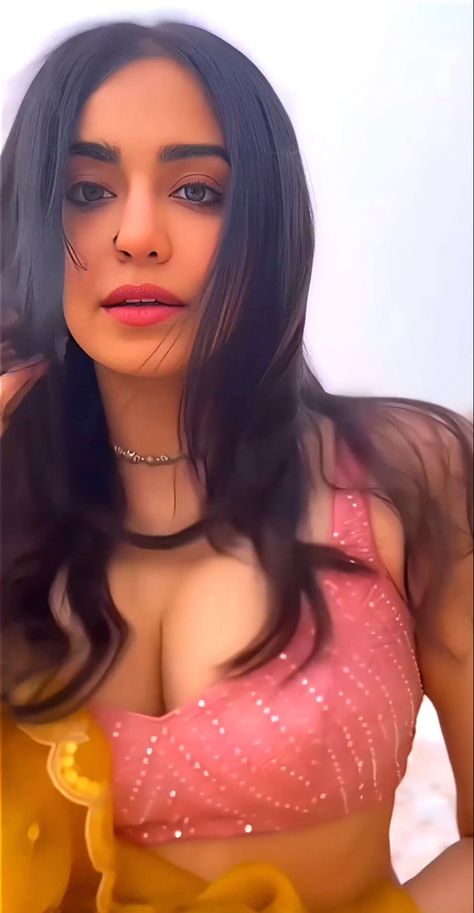 Ada Sharma, Adha Sharma, Blurred Aesthetic, Ball Wallpaper, Girl Mirror, Mirror Shot, Adah Sharma, Girls Mirror, Bollywood Fashion