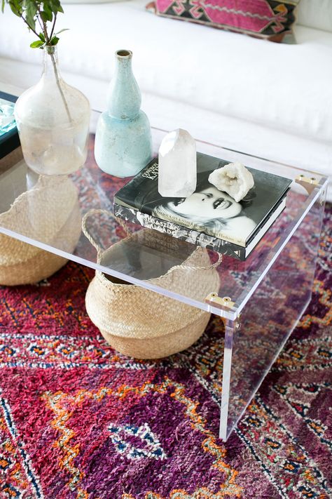 Clear Coffee Table, Acrylic Coffee Table, Coffee Table Styling, Acrylic Decor, A Rug, Home Trends, Decorating Coffee Tables, Home Decor Trends, Table Style