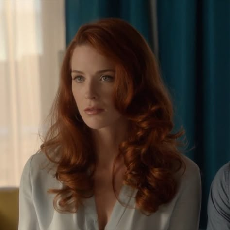 Ginger Actresses, Bridget Regan, Kelly Lebrock, Light Skin Men, Ginger Women, Jane The Virgin, Middle Aged Women, Auburn Hair, Ginger Hair