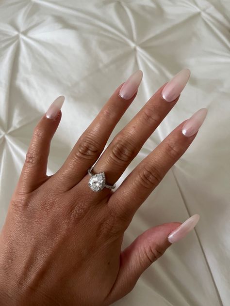 Hailey Beiber Pearl Nails, Almond Hailey Beiber Nails, Hailey Beiber Nails Acrylic, Hailey Beiber Nails Trend Pink, Nails February 2023, Hailey Baldwin Nails, Hailey Beiber Nails Trend, Haylie Bieber Nails, Met Gala Nails