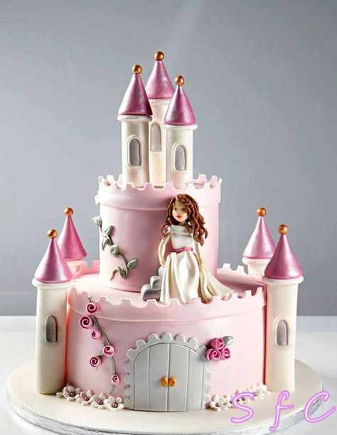 Fairy castle cake Fairy Castle Cake, Birthday Cakes Girls Kids, Kue Fondant, Disney Princess Birthday Cakes, Castle Birthday Cakes, Princess Castle Cake, Kids Castle, Princess Theme Birthday, Princess Theme Birthday Party