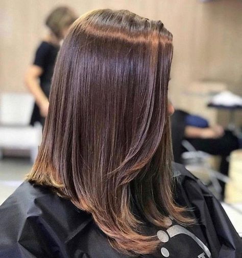 long bob liso com bico na frente Dunner Wordend Haar, Layered Hair With Bangs, Curly Wedding Hair, Long Bob Haircuts, Messy Short Hair, Braided Hairstyles For Teens, Long Layered Haircuts, Long Layered Hair, Long Bob