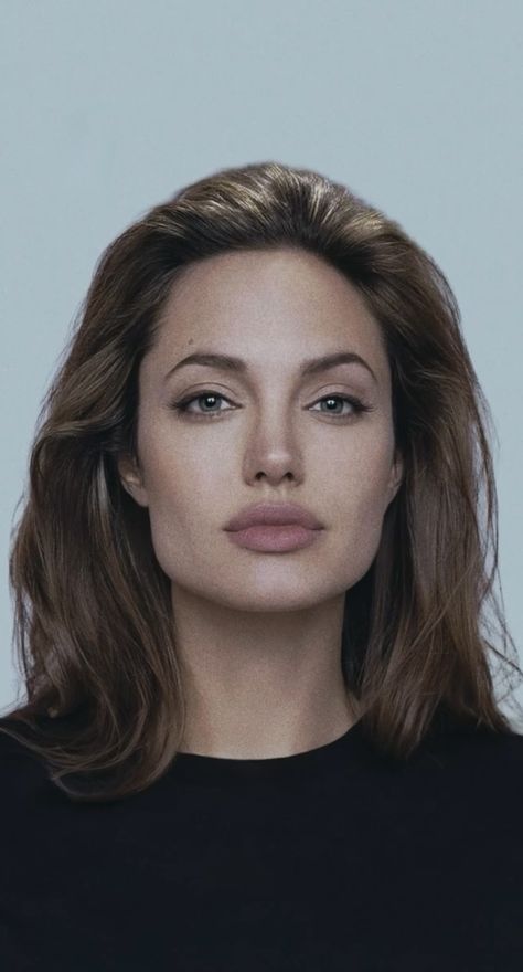 Jawline Women, How To Get Jawline, Angelina Jolie Face, Perfect Jawline, Jawline Exercise, Facial Massage Routine, Face Yoga Facial Exercises, Face Exercises, Facial Exercises