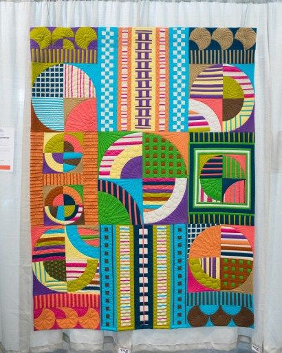 QuiltCon 2023 | Trends in Modern Quilting - Quilt Fort Company Quiltcon 2023, Monochromatic Quilts, Neutral Quilts, Monochromatic Quilt, Neutral Quilt, Improv Quilting, Improv Quilts, Bee Fabric, Quilts Modern