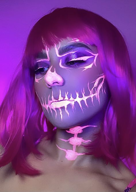 Glow Skull Makeup, Halloween Makeup Glow In The Dark, Blacklight Halloween Costume, Uv Skeleton Makeup, Black Light Makeup Ideas Glow, Blacklight Halloween Makeup, Neon Skeleton Costume, Uv Makeup Halloween, Black Light Skull Makeup