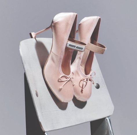 angel on Twitter: "miu miu satin pumps https://t.co/FjC0yXXXnc" / Twitter Miumiu Ballerinas, Ballerina Off Duty Style, Fancy Clothing, Pumps Outfit, Cultural Patterns, Pretty Heels, Ballerina Pumps, Miu Miu Shoes, Dream Gift