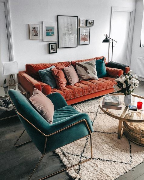 Home decor inspiration - how to decorate a London flat. Orange sofa, teal chair. Minimalist flat ideas.  #stylelobster Shaun Tan, Dnevna Soba, Industrial Interior Style, Furnitur Ruang Keluarga, Rural Retreats, 아파트 인테리어, Bohemian Living Room, Lounge Decor, Dream Living