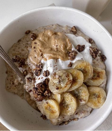 Breakkie Aesthetic, Baked Oats Aesthetic, Aesthetic Oatmeal, Healthy Oatmeal, Healthy Lifestyle Food, Healthy Food Motivation, Food Is Fuel, Food Obsession, Cafe Food