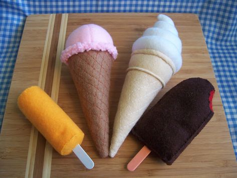 ice creams | www.etsy.com/shop/LittleCuteOne | maki | Flickr Felt Bakery, Felt Food Diy, Felt Food Patterns, Ice Cream Set, Felt Play Food, Food Patterns, Soft Serve Ice Cream, Doll Food, Ice Cream Treats