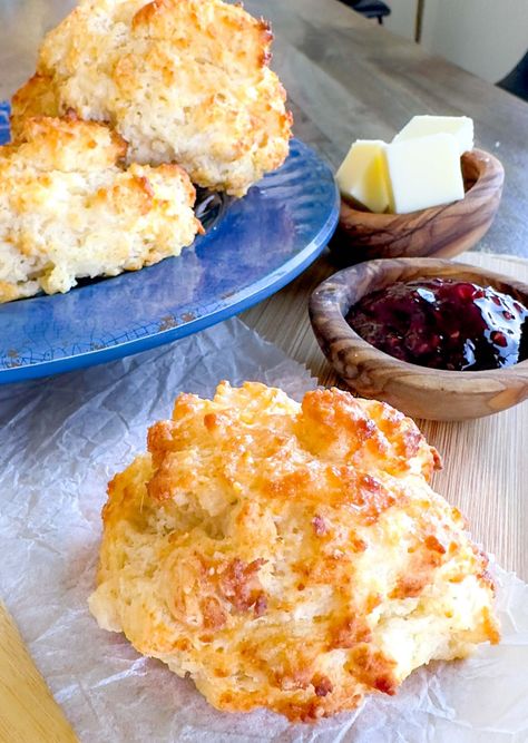 Biscuits In Airfryer, Easy Air Fryer Biscuits, Air Fryer Drop Biscuits, Airfry Biscuits, Bisquick Biscuits In Air Fryer, Air Fryer Biscuits Homemade, Cinnamon Butter Braid Recipe, Toaster Biscuits, Best Dressing Recipe