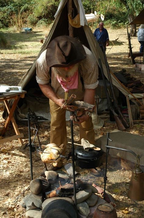 Camping Images, Prepping Ideas, Woodland Retreat, Outdoor Skills, Camp Food, Camping 101, Survival Stuff, Mountain Men, Chuck Wagon