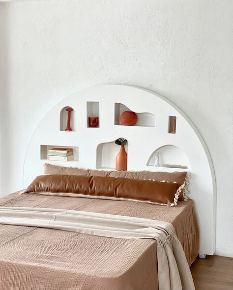 Bedside Books, Mediterranean Bedroom Design, Unique Headboard Ideas, Cool Headboards, Mediterranean Bedroom, Unique Headboards, Headboard Bench, Modern Headboard, Arched Headboard