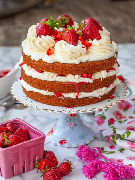 Easy Strawberry Shortcake Cake Recipe (video) - Tatyanas Everyday Food Strawbetty Shortcake Cake, Strawberry Shortcake Decoration Ideas, How To Make A Strawberry Shortcake, Strawberry Shortcake Cake Birthday, Food To Make When You Have No Food, Shortcake Cake Recipe, Best Strawberry Shortcake Recipe, Woodland Picnic, Strawberry Shortcake Birthday Cake