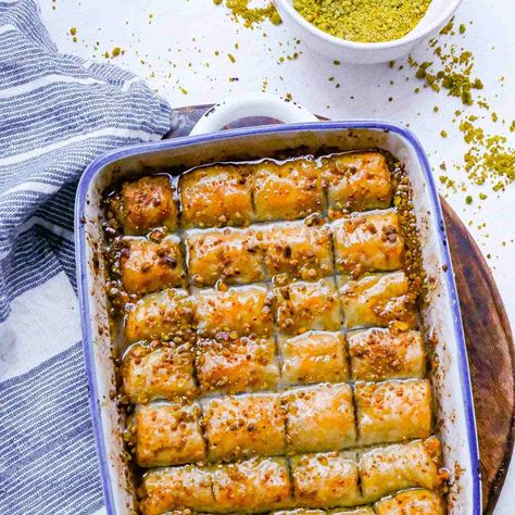 Puff Pastry Baklava Recipe, Baklava Puff Pastry Cinnamon Rolls, Baklava With Puff Pastry, Baklava Recipe Easy Puff Pastry, Baklava Puff Pastry, Puff Pastry Baklava, Recipes Using Puff Pastry Sheets, Biscuit Desserts, Vanilla Loaf