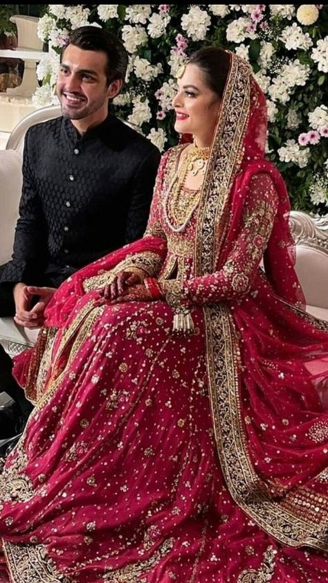 Mehndi Brides Pakistani, Minal Khan Wedding Pics, Latest Bridal Lehenga Designs, Nikah Dress, Red Bridal Dress, Bridal Lehenga Designs, Latest Bridal Lehenga, Asian Bridal Dresses, Latest Bridal Dresses