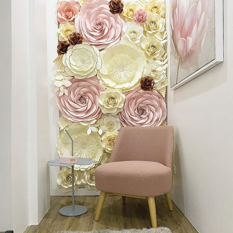 DC Paperflowers Manila on Instagram: “Selfie wall for @dermasiatimog #paperflowerwall #paperflowersbydandi #paperflowerdecor #dermclinic #dermclinicph #gentlemansfacial…” Salon Selfie Wall, Selfie Wall Design, Selfie Wall Ideas, Selfie Corner, Photo Booth Wall, Selfie Wall, Beauty Corner, Beauty Academy, Paper Flower Decor