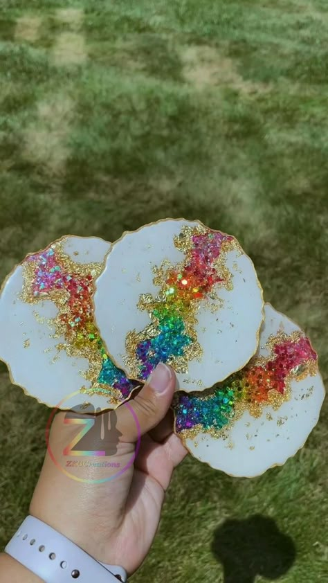 Rainbow Geode Coasters🌈 | Pinterest Resin Art Diy, Rainbow Geode, Geode Coasters, Coasters Resin, Resin Crafts Tutorial, Diy Resin Projects, Geode Art, Resin Design, Tumbler Cups Diy