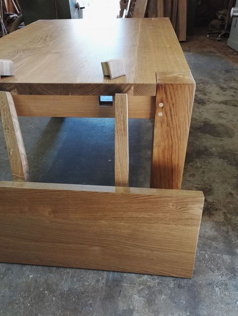 Bespoke Dining Table, Farmhouse Tables, Table Making, Diy Dining Table, Wood Furniture Design, Furniture Design Wooden, Table For Small Space, Table Extension, Extending Table