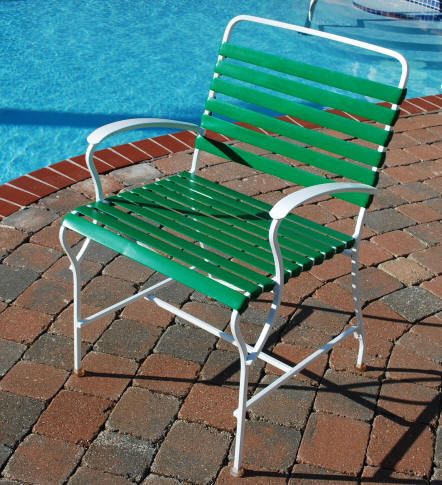 Patio Furniture Makeover, Wooden Outdoor Furniture, Pool Lounge Chairs, Metal Patio Furniture, Patio Pool, Pool Outdoor, Casual Furniture, Patio Chair Cushions, Pool Lounge