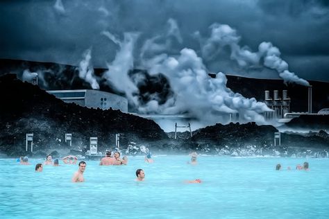 Terme+in+Islanda:+la+Laguna+Blu+di+Reykjavik Blue Lagoon Iceland, The Blue Lagoon, Earth Pictures, Visit Iceland, Iceland Travel, Reykjavik, Blue Lagoon, Cool Pools, Oh The Places Youll Go