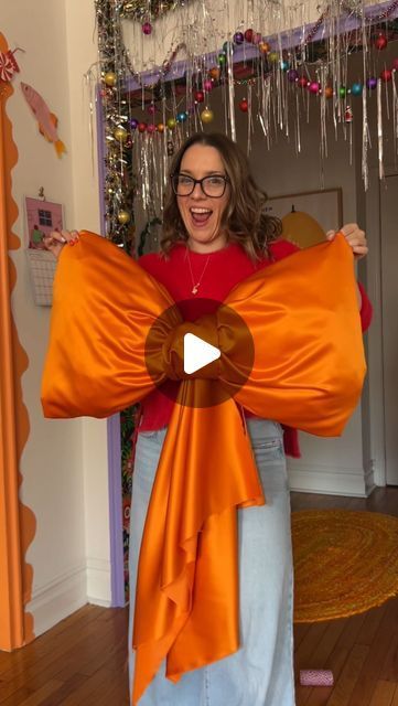 🍓CHELSEA ZEFERINA🍓 on Instagram: "DIY NO-SEW BIG BOWS 🎀 It was so hard to squeeze this tutorial into the 90 second Instagram Reels time limit! So let me know if you have questions! This is my first time making big bows & most of the instructions came from my mom!! I’m sure there are lots of different ways to make them so I honestly don’t know if this is the best or easiest way…but it worked for me and I think they look great!! Totally open to (kind) feedback though! #coquette #diyprojects #diy #girlhood #christmasdiy #bowlife🎀" Big Fabric Bows Diy, Big Bows On Christmas Tree, Big Bow On Christmas Tree, How To Make Big Bows For Christmas Tree, Christmas Tree Big Bow, Big Bow For Christmas Tree Diy, Big Bow Decoration, How To Make Giant Bow, Big Christmas Bows Diy