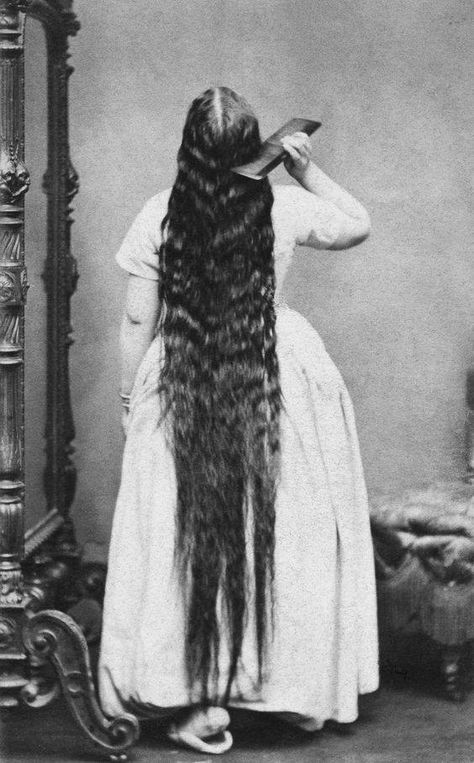 1865-1900 Very long Victorian hair. It was believed that a woman’s personality could be inferred from her hair. Curly-haired women were considered to be sweeter-natured than women with straight hair. Long, thick, loose hair was associated with a woman’s sexuality...the longer and thicker the hair, the more passionate the woman’s nature. Vintage Hairstyles For Long Hair, Extremely Long Hair, Rare Historical Photos, Victorian Hairstyles, Rapunzel Hair, Curly Hair Women, Pre Raphaelite, Victorian Women, Very Long Hair